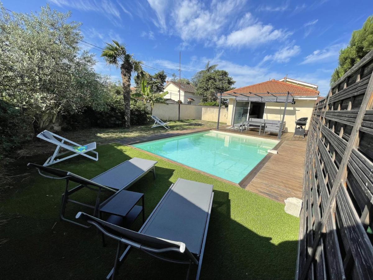 Unique! Jacuzzi Prive 35°C + Cinema Villa Entiere Meyzieu Extérieur photo
