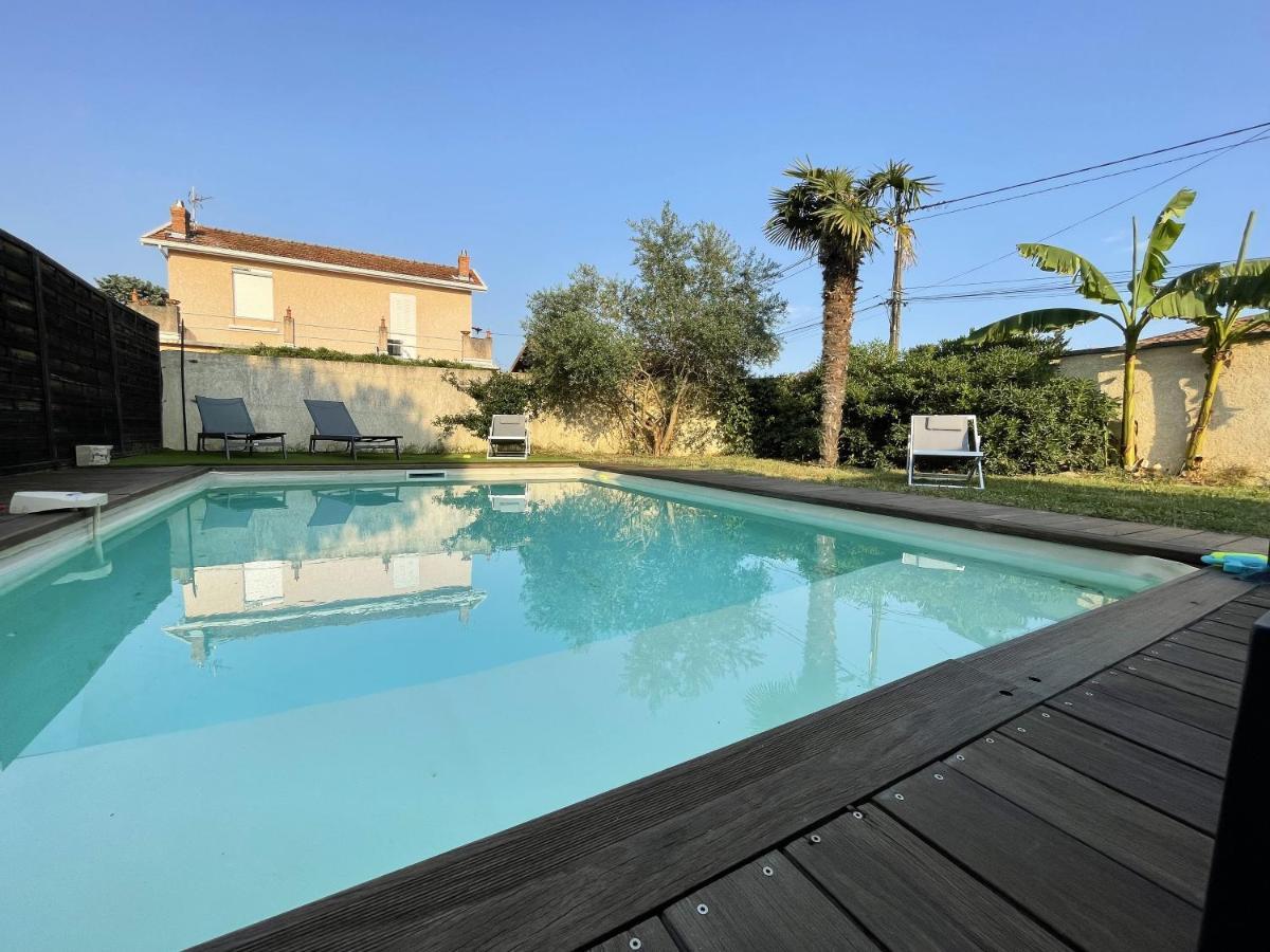 Unique! Jacuzzi Prive 35°C + Cinema Villa Entiere Meyzieu Extérieur photo