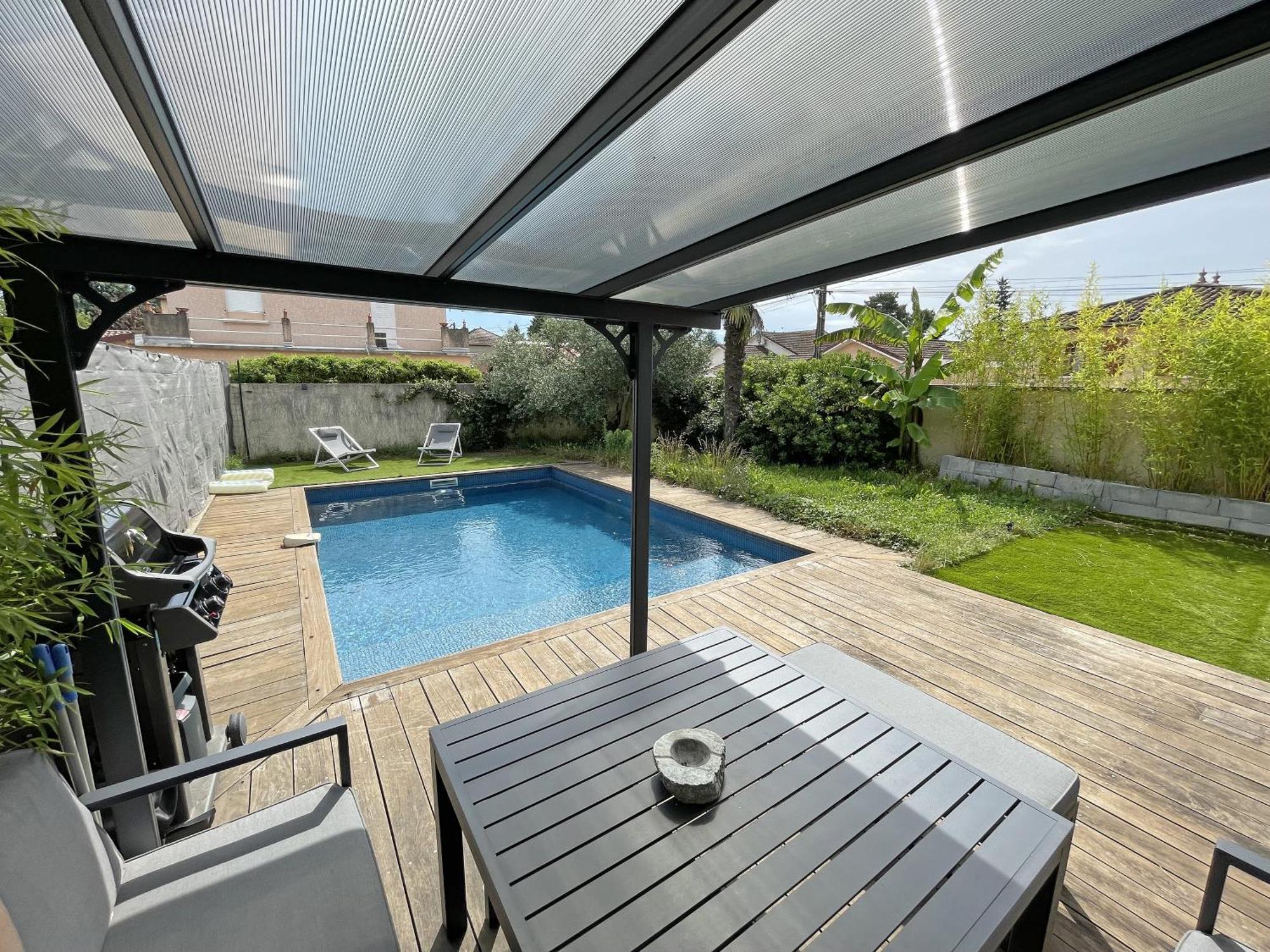 Unique! Jacuzzi Prive 35°C + Cinema Villa Entiere Meyzieu Extérieur photo